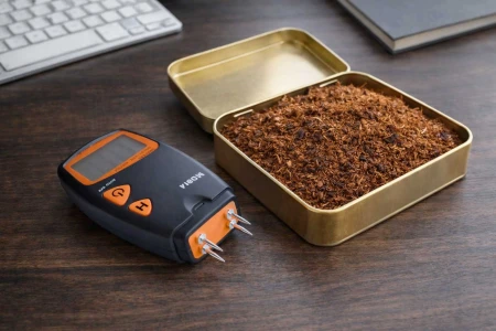 Idealna wilgotność tytoniu – dlaczego wilgotnościomierz to obowiązkowe narzędzie każdego użytkownika nabijarki